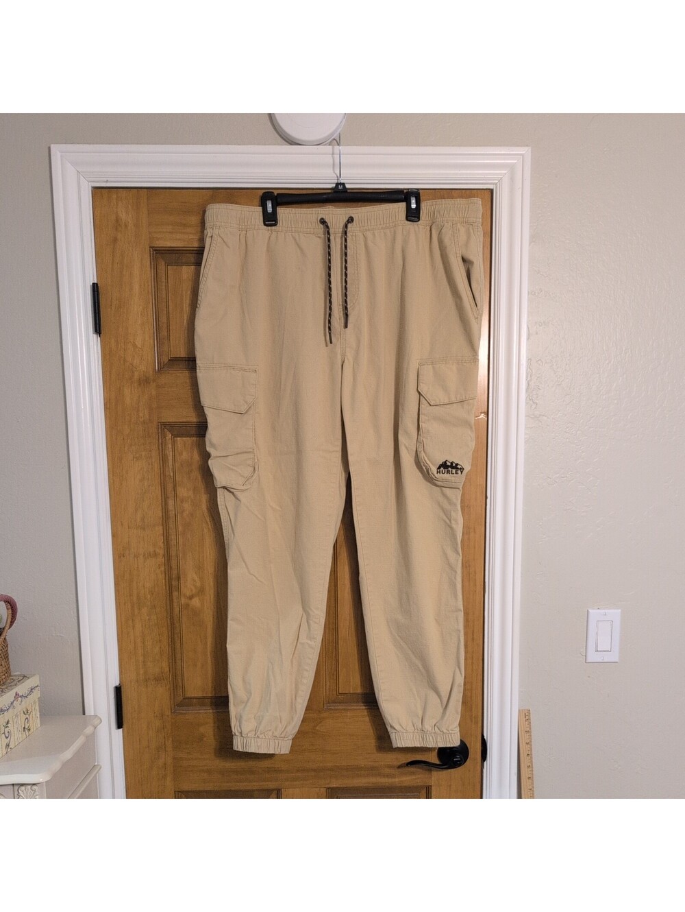 Hurley Men's pants Edgy Streetwear Pocket Heavy Cargo Joggers Size XXL tan